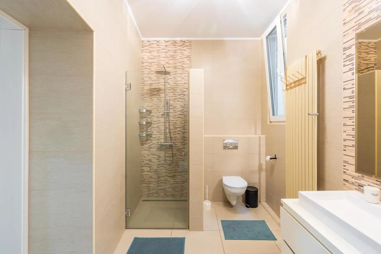 Vibrant And Spacious Downtown Budapest Flat 0*,  ハンガリー